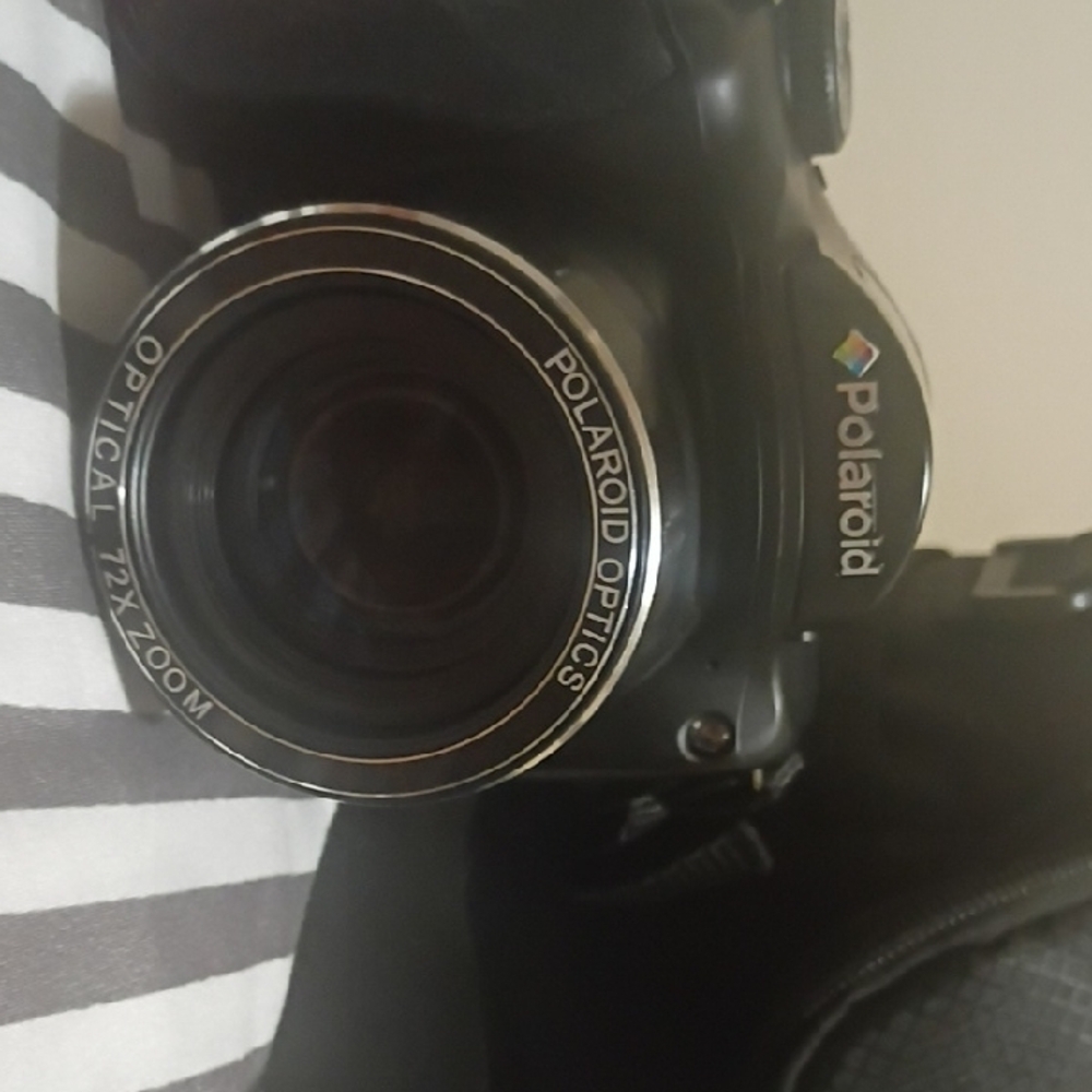 Polaroid Black Camera with Lens and Case - Picture 9 of 11